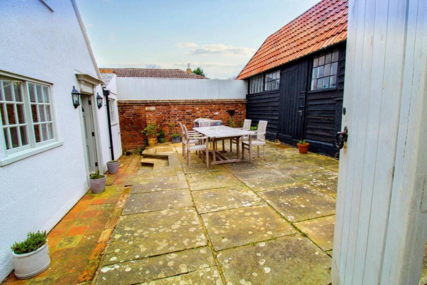 Buckden  Elegant Oak Beamed House In Pretty Village - Cambridge Homehost מראה חיצוני תמונה