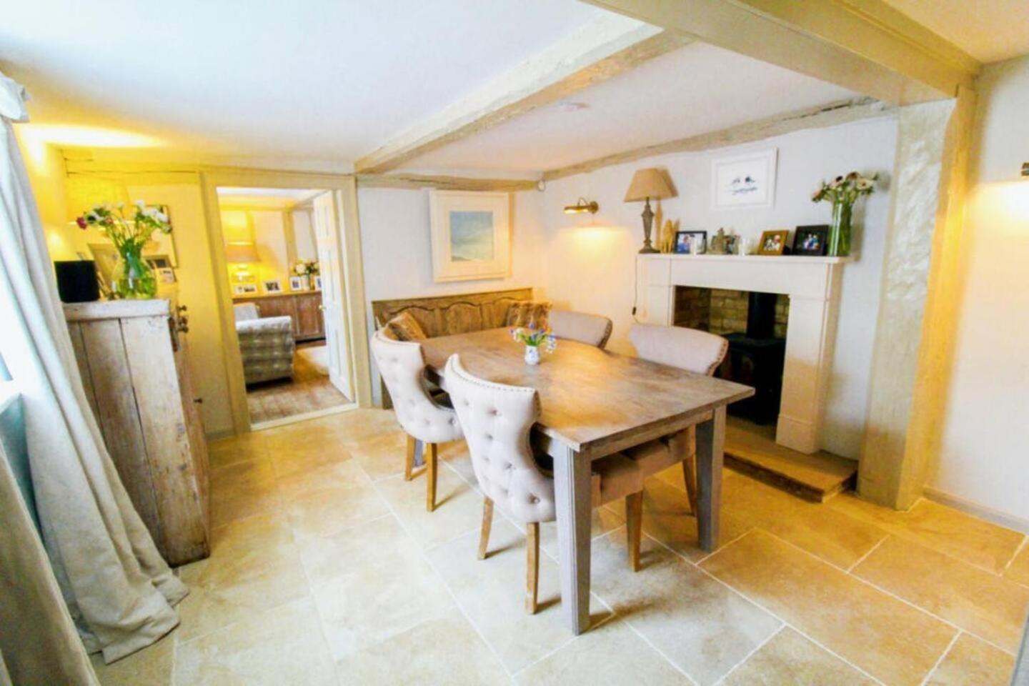 Buckden  Elegant Oak Beamed House In Pretty Village - Cambridge Homehost מראה חיצוני תמונה