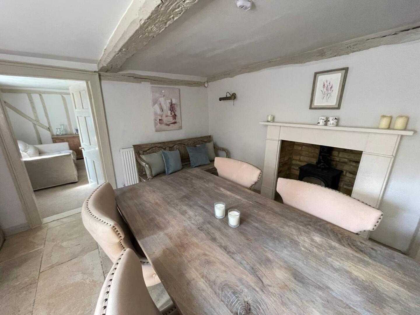 Buckden  Elegant Oak Beamed House In Pretty Village - Cambridge Homehost מראה חיצוני תמונה