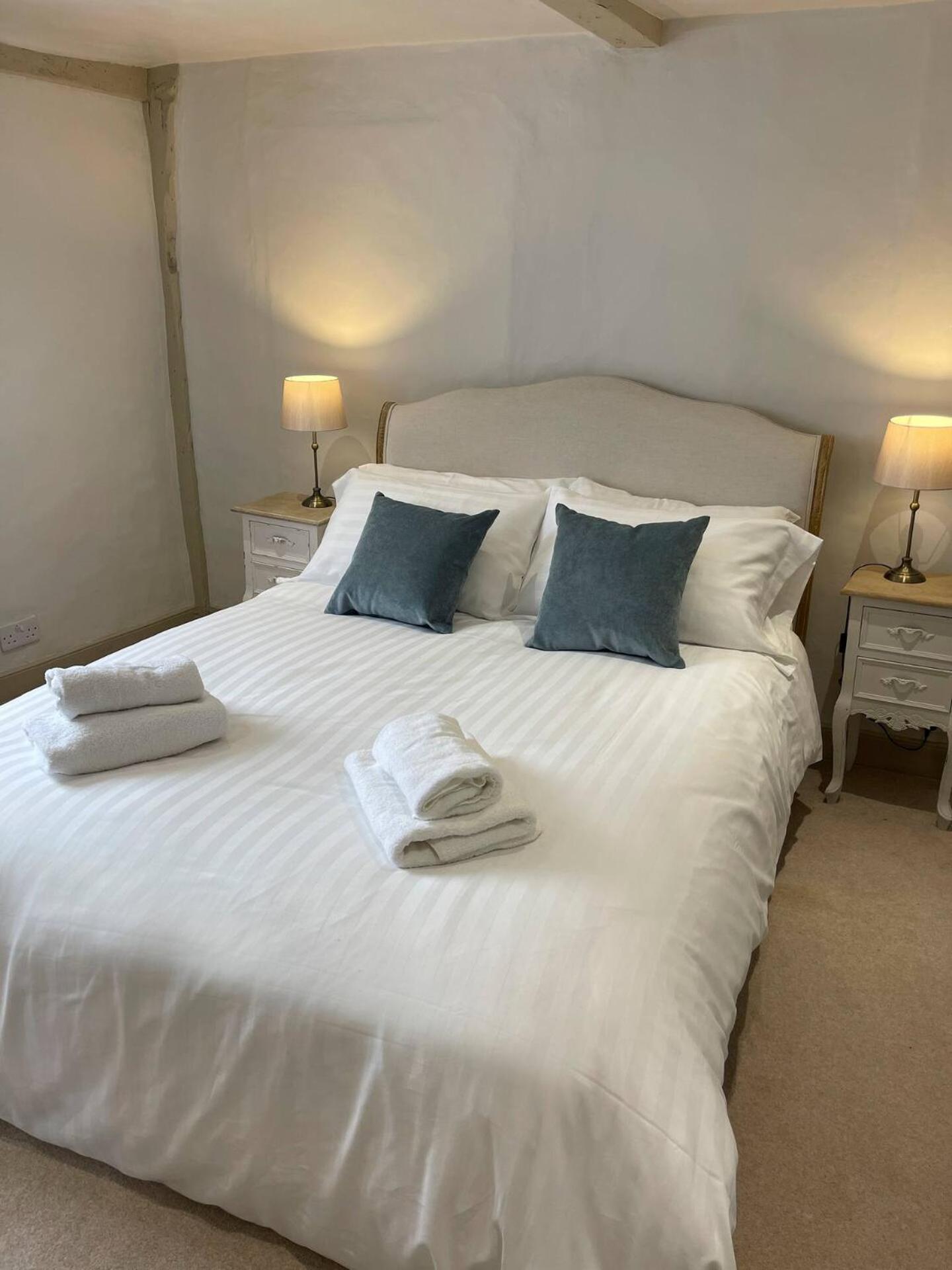 Buckden  Elegant Oak Beamed House In Pretty Village - Cambridge Homehost מראה חיצוני תמונה