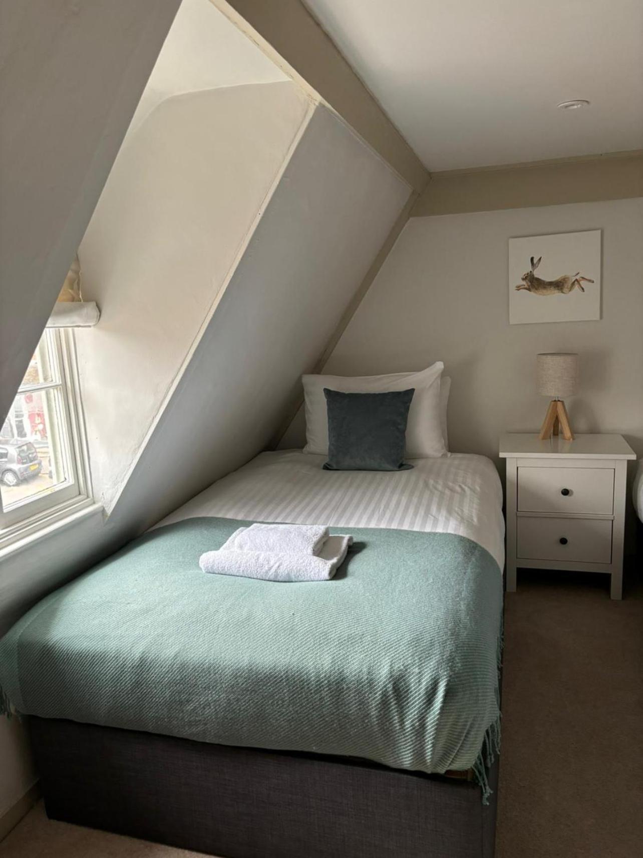 Buckden  Elegant Oak Beamed House In Pretty Village - Cambridge Homehost מראה חיצוני תמונה