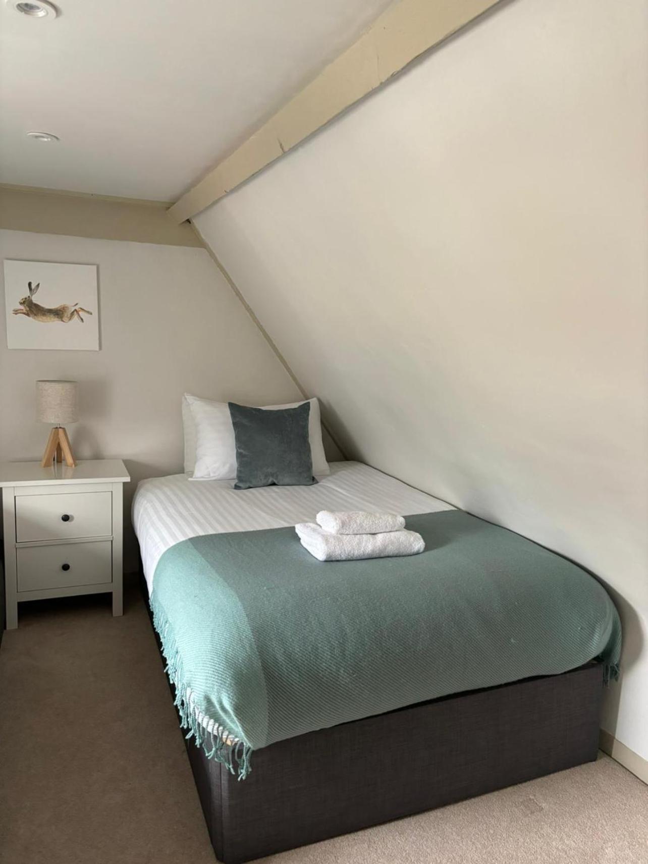 Buckden  Elegant Oak Beamed House In Pretty Village - Cambridge Homehost מראה חיצוני תמונה
